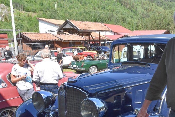 Stolt eier av Buick 1938 modell !