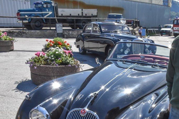 TRIVES: Per Olav og Berit Andersen fra Horten gledet seg til verdensarvløpet, og hadde kjørt fra Horten i sin Jaguar XK150 for å delta.